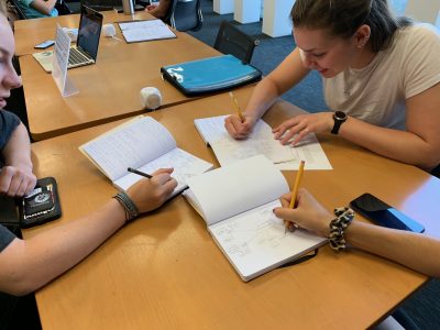 Students practice mapping their research project ideas at the Art & Architecture Library.